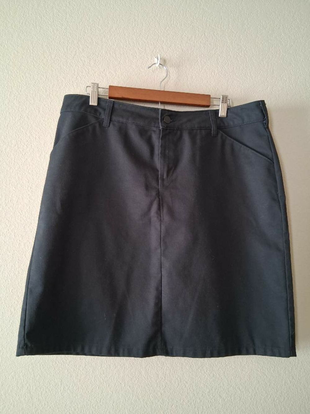 Dickies Classic Black A-Line Women's Skirt Size 14